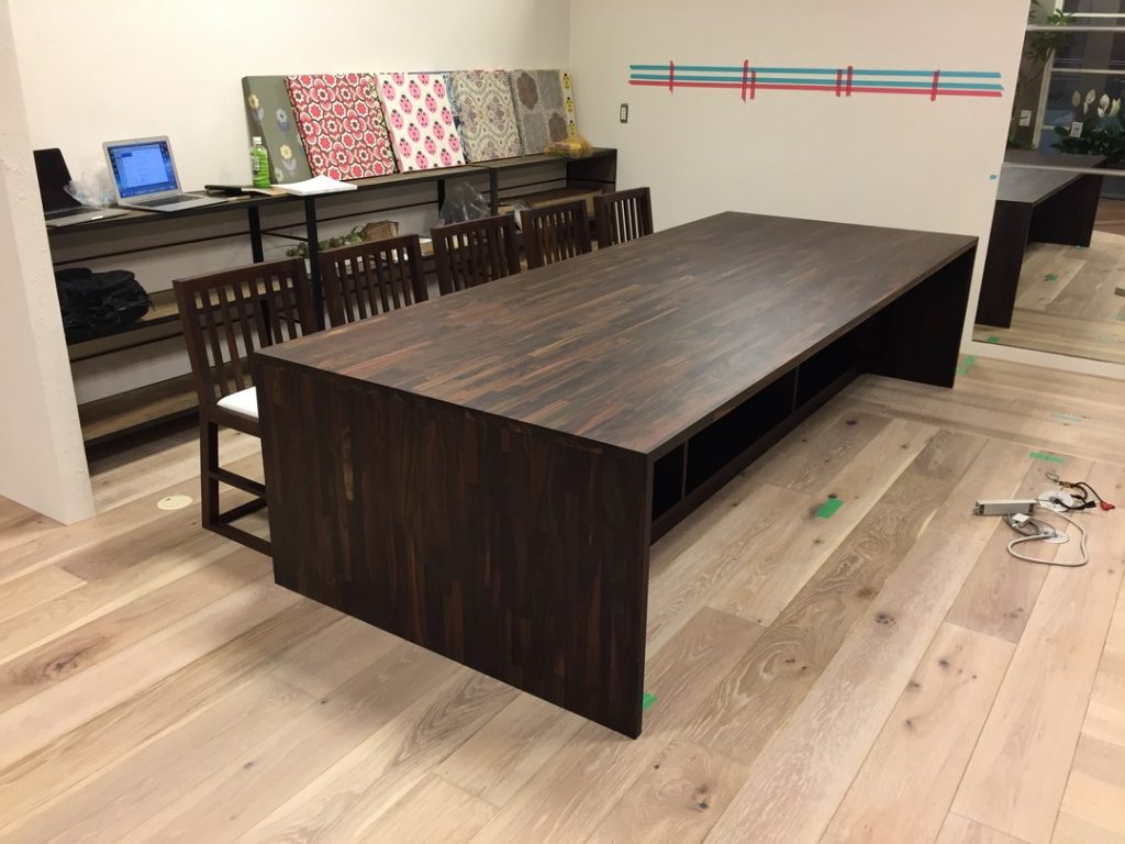 会議テーブル（オーダー家具）